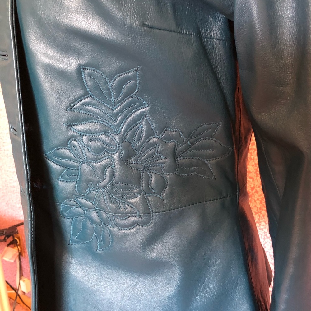 Detailed jacket - Picture 2 of 5